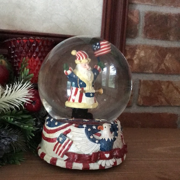 USA American Flag Santa Musical Snow Water globe - Picture 3 of 8